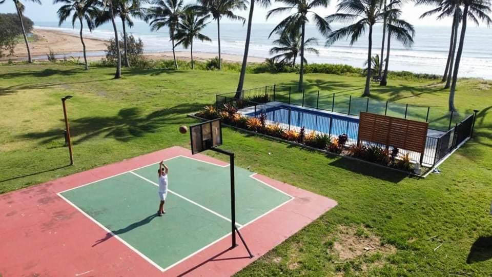 Sarina Beach Motel Grasstree Beach Екстер'єр фото