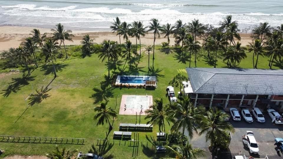 Sarina Beach Motel Grasstree Beach Екстер'єр фото