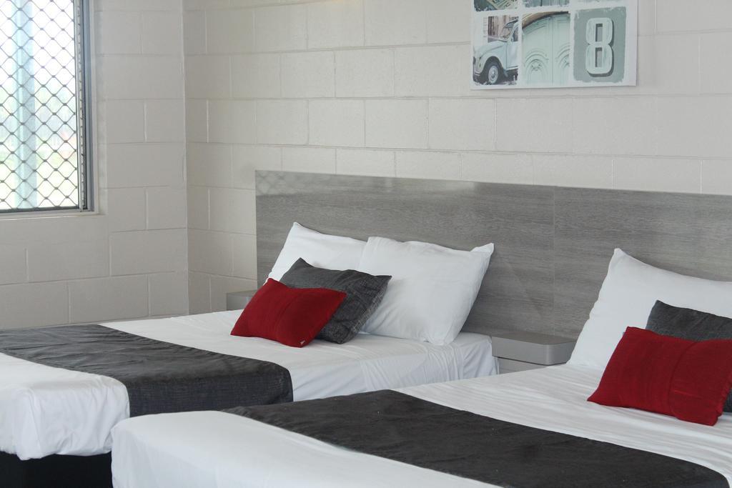 Sarina Beach Motel Grasstree Beach Екстер'єр фото